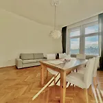 Danube View In Center-prime Location Apartman